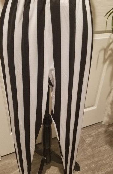 ⚘Under Wraps Leggings NWT - Picture 2 of 3